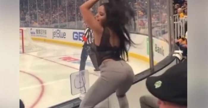 Έπος: Χόρεψε twerk σε γήπεδο χόκεϊ και τους τρέλανε όλους! (vids) | panathinaikos24.gr Έπος: Χόρεψε twerk σε γήπεδο χόκεϊ και τους τρέλανε όλους! (vids) | panathinaikos24.gr