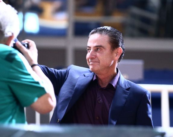 Αποθέωση στο ΟΑΚΑ: Η βράβευση στον Ρικ Πιτίνο! (vid) | panathinaikos24.gr Αποθέωση στο ΟΑΚΑ: Η βράβευση στον Ρικ Πιτίνο! (vid) | panathinaikos24.gr