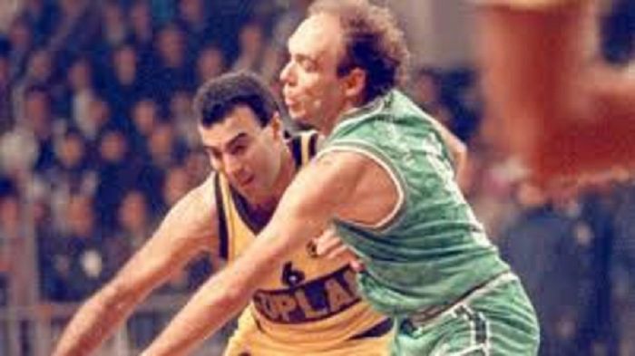Τους… καράφλιασε: Το μυθικό buzzer beater του Γκέκου που σκότωσε τον Άρη του Γκάλη (vid) | panathinaikos24.gr Τους… καράφλιασε: Το μυθικό buzzer beater του Γκέκου που σκότωσε τον Άρη του Γκάλη (vid) | panathinaikos24.gr