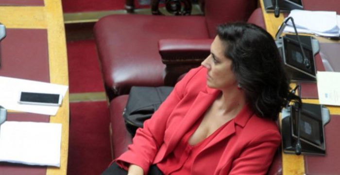 Το άγριο βλέμμα της Ντόρας στο αποκαλυπτικό ντεκολτέ της Νόνης Δούνια στη Βουλή (Pics) | panathinaikos24.gr Το άγριο βλέμμα της Ντόρας στο αποκαλυπτικό ντεκολτέ της Νόνης Δούνια στη Βουλή (Pics) | panathinaikos24.gr