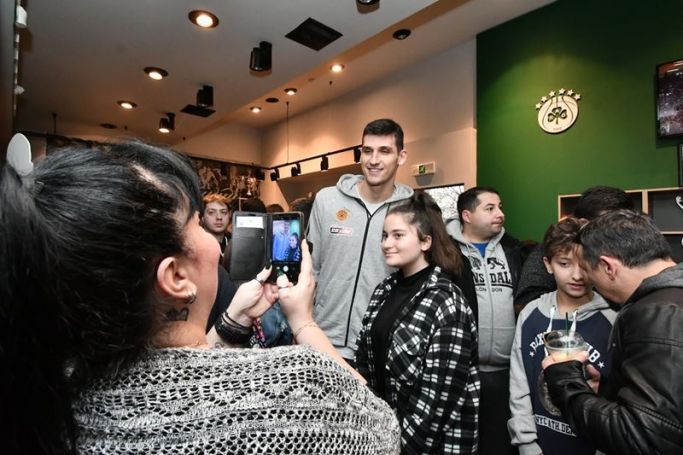 Τα λαμπερά εγκαίνια του νέου PAOSHOP (pics) | panathinaikos24.gr Τα λαμπερά εγκαίνια του νέου PAOSHOP (pics) | panathinaikos24.gr