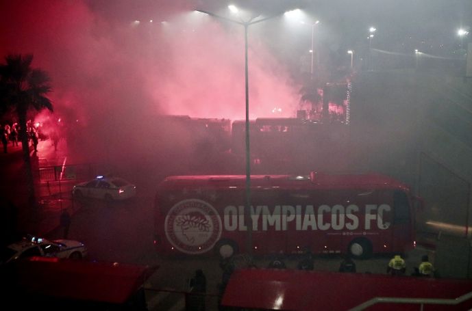 Δακρυγόνα έξω από το Καραϊσκάκη! | panathinaikos24.gr Δακρυγόνα έξω από το Καραϊσκάκη! | panathinaikos24.gr