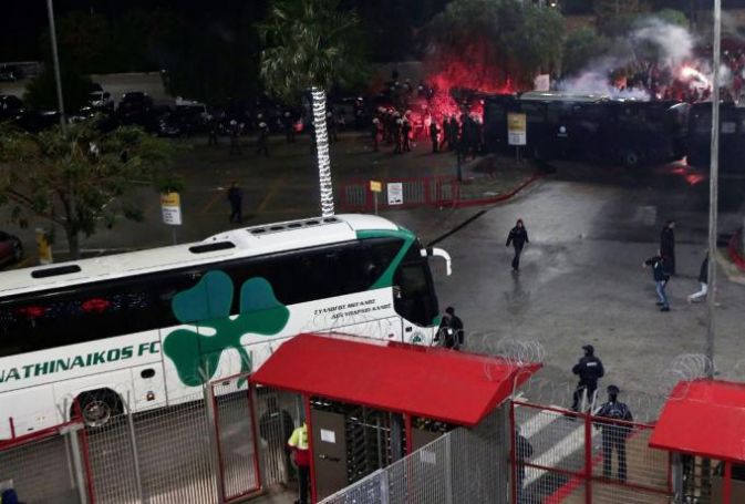 Επεισόδια και ανθρωποκυνηγητό έξω από το Καραϊσκάκη! (pics) | panathinaikos24.gr Επεισόδια και ανθρωποκυνηγητό έξω από το Καραϊσκάκη! (pics) | panathinaikos24.gr