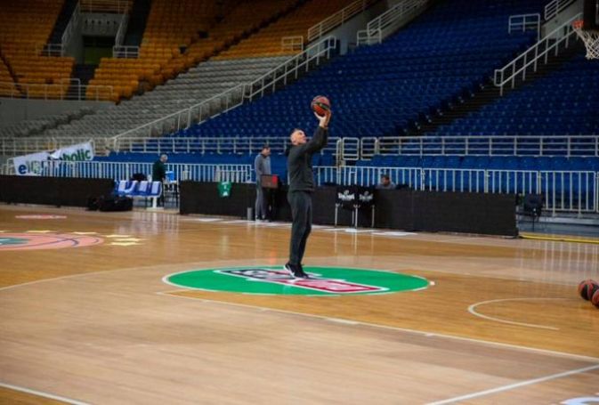 Σαν να μην πέρασε μια μέρα: Έκανε σουτάκια στο ΟΑΚΑ ο Σάρας (pic) | panathinaikos24.gr Σαν να μην πέρασε μια μέρα: Έκανε σουτάκια στο ΟΑΚΑ ο Σάρας (pic) | panathinaikos24.gr