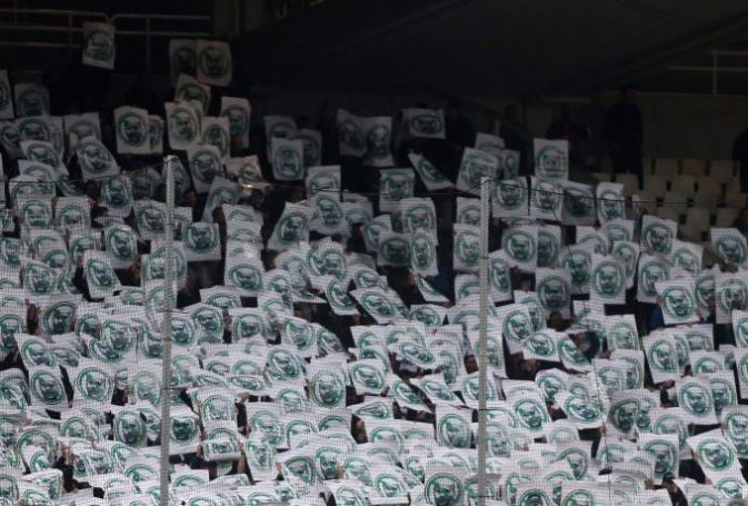 Χαρτόνια κατά Αλαφούζου στο ΟΑΚΑ | panathinaikos24.gr Χαρτόνια κατά Αλαφούζου στο ΟΑΚΑ | panathinaikos24.gr