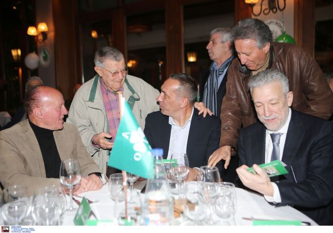 Βραβεύτηκε ο Δώνης στην κοπή πίτας των παλαιμάχων του Παναθηναϊκού (pics) | panathinaikos24.gr Βραβεύτηκε ο Δώνης στην κοπή πίτας των παλαιμάχων του Παναθηναϊκού (pics) | panathinaikos24.gr