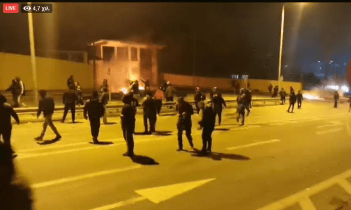 LIVE βίντεο από τα όσα γίνονται στη Λέσβο (vid) | panathinaikos24.gr LIVE βίντεο από τα όσα γίνονται στη Λέσβο (vid) | panathinaikos24.gr