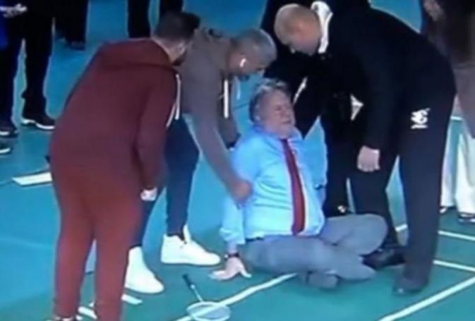 Video: Η στιγμή του τραυματισμού του Κατρούγκαλου παίζοντας μπάντμπιντον | panathinaikos24.gr Video: Η στιγμή του τραυματισμού του Κατρούγκαλου παίζοντας μπάντμπιντον | panathinaikos24.gr