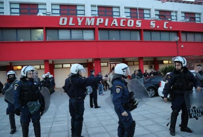 Τρομακτικό νέο βίντεο από τις ρίψεις μολότοφ στο Ρέντη! | panathinaikos24.gr Τρομακτικό νέο βίντεο από τις ρίψεις μολότοφ στο Ρέντη! | panathinaikos24.gr