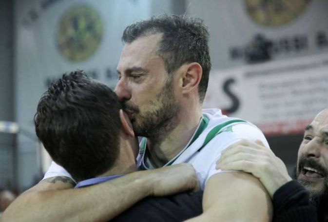 Το ξέσπασμα του αρχηγού: Το κλάμα του Πανταλέωντα μετά τη λήξη (pics) | panathinaikos24.gr Το ξέσπασμα του αρχηγού: Το κλάμα του Πανταλέωντα μετά τη λήξη (pics) | panathinaikos24.gr
