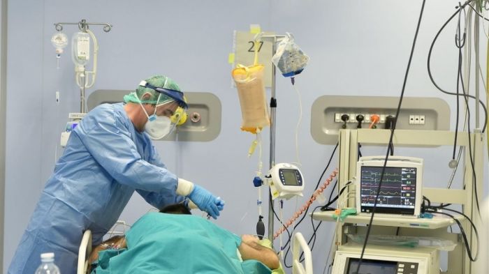 Βρετανία-κορωνοϊός: 596 νέοι θάνατοι στα νοσοκομεία, περισσότεροι από 16.000 συνολικά | panathinaikos24.gr Βρετανία-κορωνοϊός: 596 νέοι θάνατοι στα νοσοκομεία, περισσότεροι από 16.000 συνολικά | panathinaikos24.gr