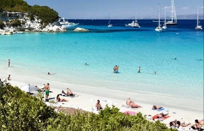 Νερά που θυμίζουν Μαλδίβες: Το ελληνικό νησί με τις ωραιότερες «κρυμμένες» παραλίες του παγκόσμιου χάρτη (Pics) | panathinaikos24.gr Νερά που θυμίζουν Μαλδίβες: Το ελληνικό νησί με τις ωραιότερες «κρυμμένες» παραλίες του παγκόσμιου χάρτη (Pics) | panathinaikos24.gr