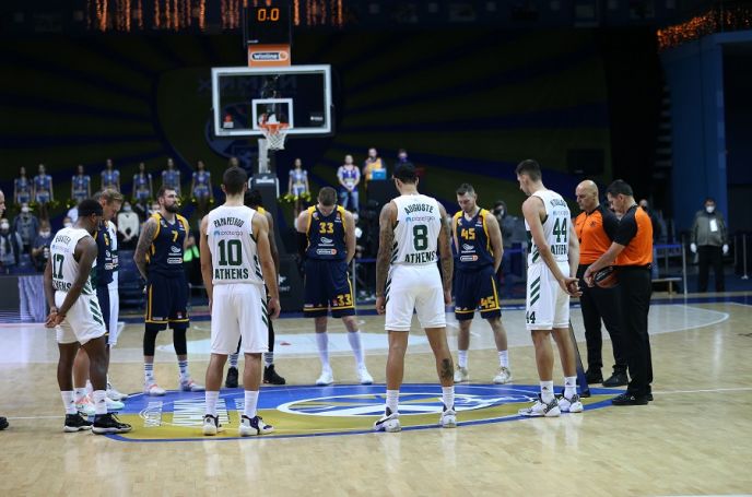 Το “ΠΑΟ” των παικτών στα αποδυτήρια της Μόσχας (vid) | panathinaikos24.gr Το “ΠΑΟ” των παικτών στα αποδυτήρια της Μόσχας (vid) | panathinaikos24.gr