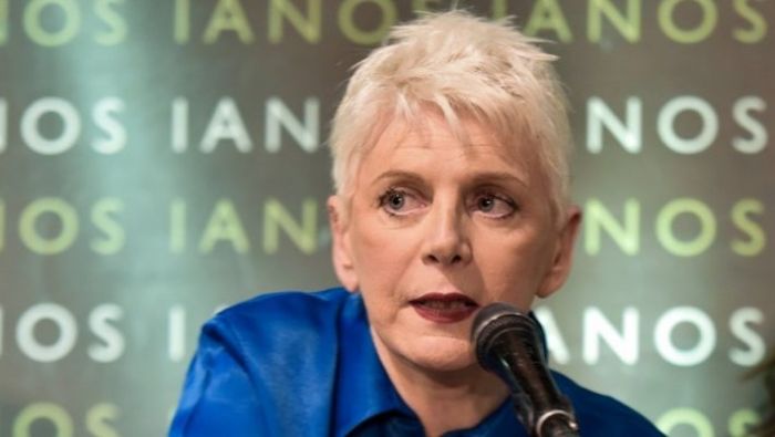 Έκρηξη της Έλενας Ακρίτα: «Εμβολιάζουν τη Σάρα, τη μάρα – Κλέβουν τη θέση ηλικιωμένων» | panathinaikos24.gr Έκρηξη της Έλενας Ακρίτα: «Εμβολιάζουν τη Σάρα, τη μάρα – Κλέβουν τη θέση ηλικιωμένων» | panathinaikos24.gr