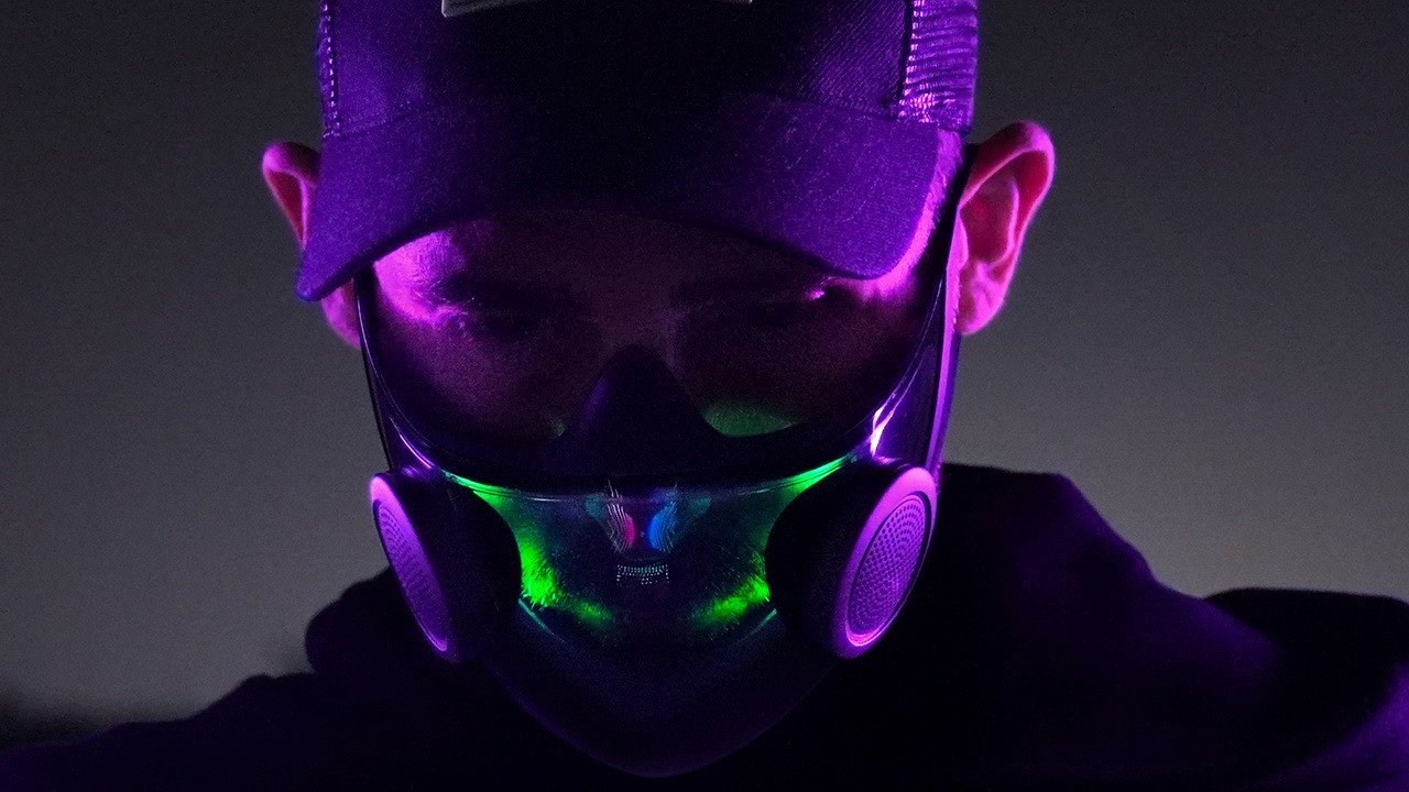H Razer παρουσίασε την πρώτη της μάσκα Ν95 με RGB χρωματα