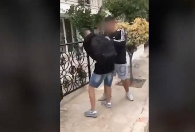 Επίθεση στο Μετρό: Ξύλο μέχρι λιποθυμίας από την «παρέα» των άγουρων τραμπούκων – Βίντεο ντοκουμέντο | panathinaikos24.gr Επίθεση στο Μετρό: Ξύλο μέχρι λιποθυμίας από την «παρέα» των άγουρων τραμπούκων – Βίντεο ντοκουμέντο | panathinaikos24.gr