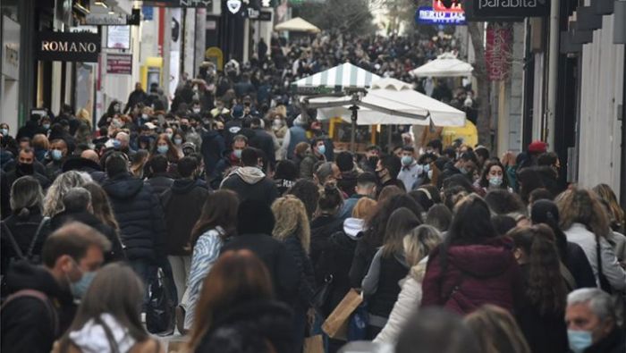 Να πούμε μια αλήθεια γι’ αυτή την εικόνα ακραίου συνωστισμού στην Ερμού που δεν λέει κανείς; | panathinaikos24.gr Να πούμε μια αλήθεια γι’ αυτή την εικόνα ακραίου συνωστισμού στην Ερμού που δεν λέει κανείς; | panathinaikos24.gr