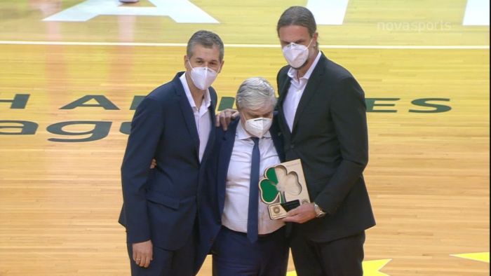 ΠΑΟ: Επιστροφή και βράβευση για Μάνο Παπαδόπουλο που δάκρυσε (vid) | panathinaikos24.gr ΠΑΟ: Επιστροφή και βράβευση για Μάνο Παπαδόπουλο που δάκρυσε (vid) | panathinaikos24.gr