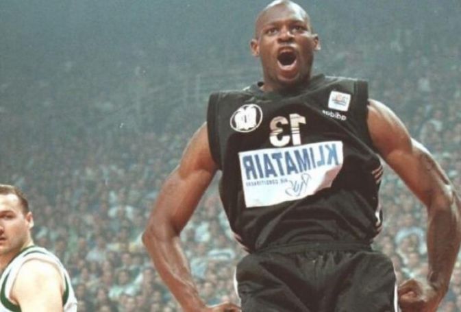 Το μπάσκετ πάνω απ’ τη ζωή του: Ο εντυπωσιακός dunker με την αδύναμη καρδιά που δεν θα ξεχαστεί ποτέ | panathinaikos24.gr Το μπάσκετ πάνω απ’ τη ζωή του: Ο εντυπωσιακός dunker με την αδύναμη καρδιά που δεν θα ξεχαστεί ποτέ | panathinaikos24.gr