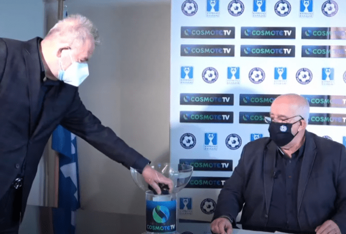 Αυτά… μόνο ο Ολυμπιακός: Έπιανε τα μπαλάκια ο Αγραφιώτης να δει αν είναι κρύα! (vid) | panathinaikos24.gr Αυτά… μόνο ο Ολυμπιακός: Έπιανε τα μπαλάκια ο Αγραφιώτης να δει αν είναι κρύα! (vid) | panathinaikos24.gr