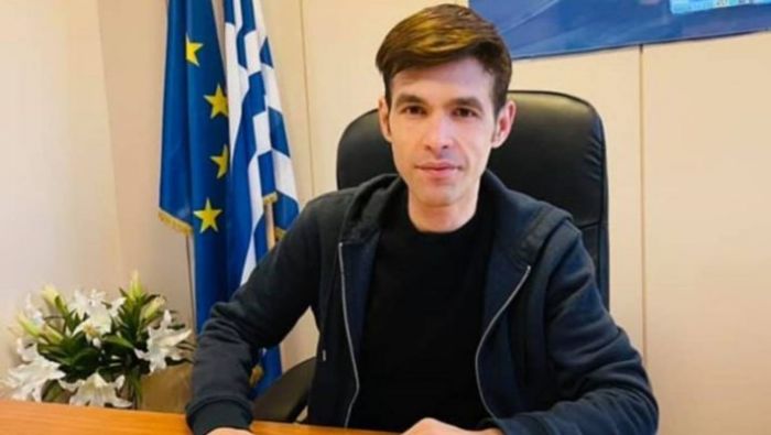 Καρέ – καρέ η… παρεξήγηση: Βίντεο – ντοκουμέντο από το «ντου» Φουρθιώτη στο υπουργείο εργασίας | panathinaikos24.gr Καρέ – καρέ η… παρεξήγηση: Βίντεο – ντοκουμέντο από το «ντου» Φουρθιώτη στο υπουργείο εργασίας | panathinaikos24.gr