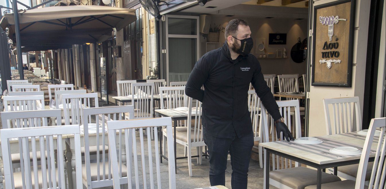 Εστίαση: Το μεγάλο στοίχημα της κυβέρνησης – Πώς θα πηγαίνουμε σε εστιατόρια και καφέ