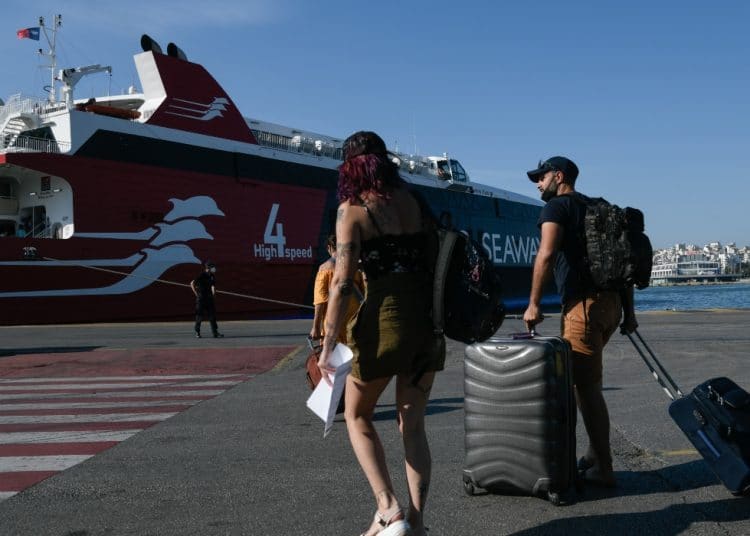 Νέα Μέτρα: Όλες οι αλλαγές για ταξίδια, ψυχαγωγία και γήπεδα (vids)