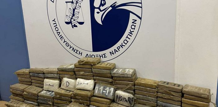«Μπλόκο» σε 350 κιλά κοκαΐνης στο λιμάνι του Πειραιά (Vid)