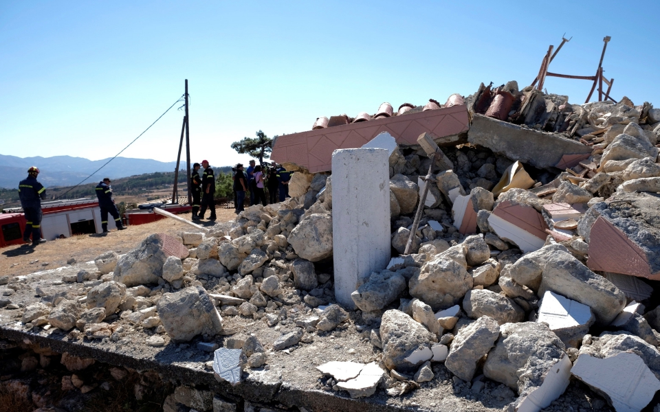 Σεισμός – Τσελέντης: Το Αρκαλοχώρι βυθίστηκε 15 εκατοστά – Η νέα δόνηση ισοπέδωσε ό,τι είχε απομείνει