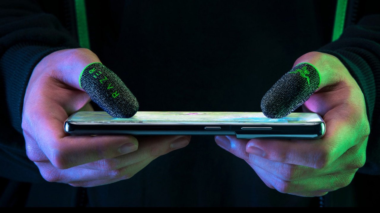 Ειδικά γάντια για mobile gaming αποκάλυψε η Razer