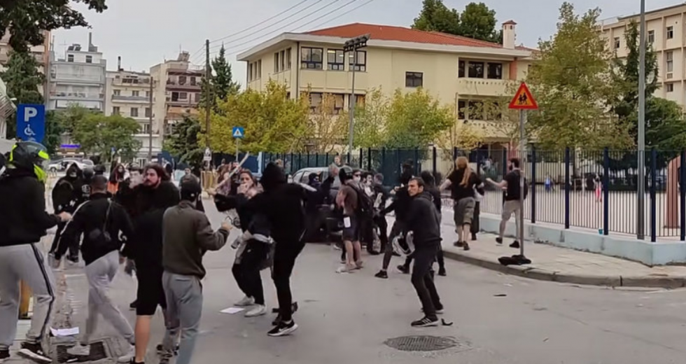 Θεσσαλονίκη: Νέα επεισόδια έξω από το σχολείο στη Σταυρούπολη (Vids)