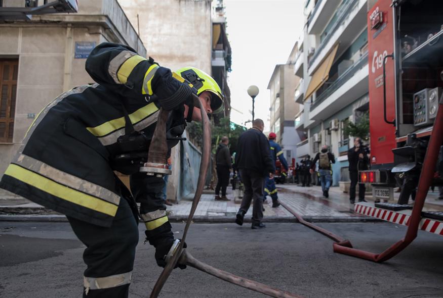 Σύνταγμα: Φωτιά σε εστιατόριο στην Μητροπόλεως – Σε συναγερμό η Πυροσβεστική