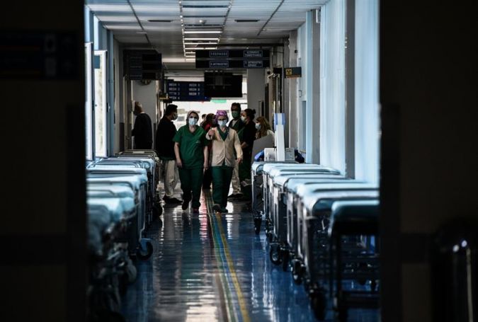Κορωνοϊός: Διορία έως το τέλος της εβδομάδας για να βρεθούν 100 ιδιώτες παθολόγοι και πνευμονολόγοι, αλλιώς επίταξη