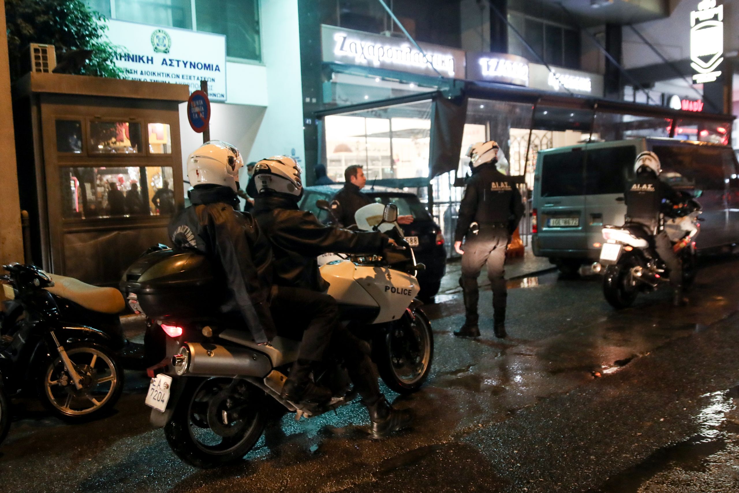 Επίθεση με μολότοφ στο Αστυνομικό Τμήμα Ακροπόλεως