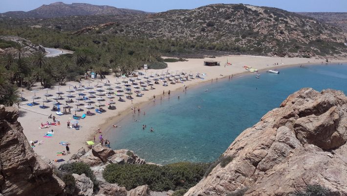 Φτηνά δωμάτια στην παραλία, ταβέρνες παντού: Μια κουκκίδα 40km στον χάρτη έχει όλα όσα ζητάς φέτος στις διακοπές σου (Pics)