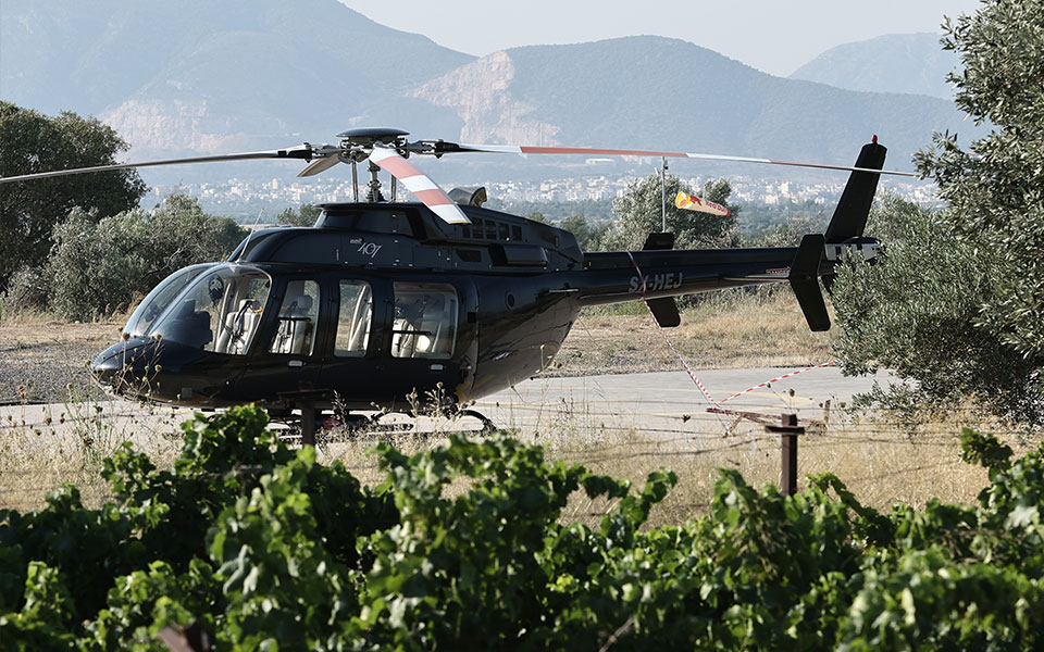 Τρεις συλλήψεις για το δυστύχημα με το ελικόπτερο στα Σπάτα