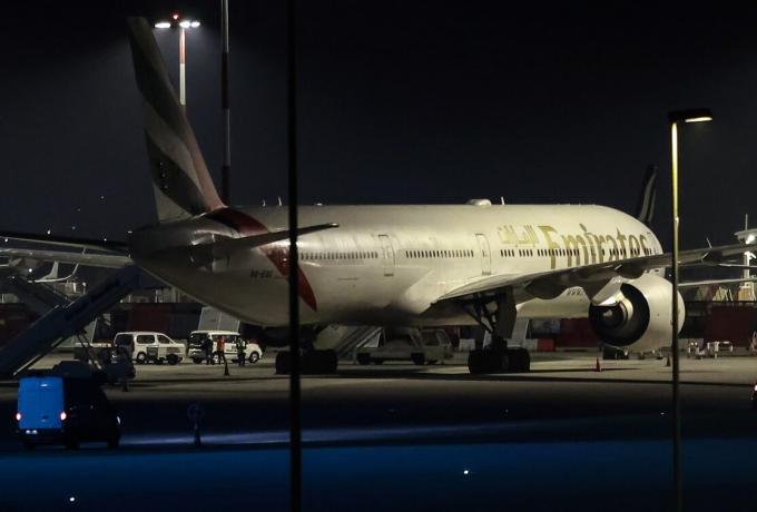 Νέα μαρτυρία από επιβάτη της πτήσης της Emirates – «Ήταν τρελή η πορεία του αεροσκάφους» (vid)