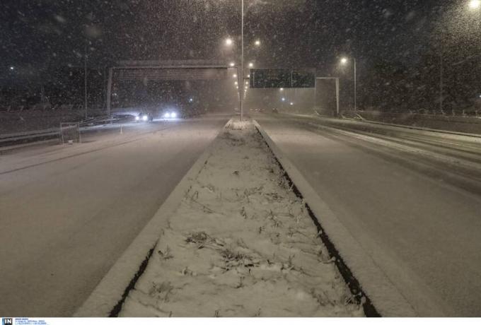 Νέο έκτακτο δελτίο από την ΕΜΥ – Χιόνια το βράδυ στην Αττική ακόμα και σε χαμηλό υψόμετρο