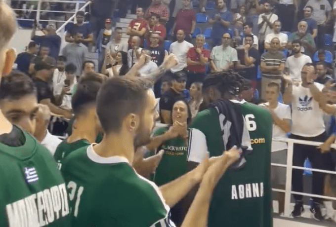 Χειροκροτήθηκαν οι παίκτες του Παναθηναϊκού από τον κόσμο (vid)