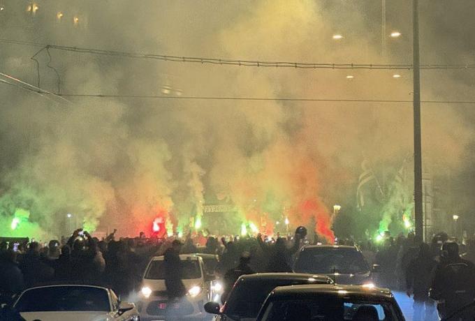 «Πράσινη» παράνοια από 1000 οπαδούς του Παναθηναϊκού: «Πρωτάθλημα και Κύπελλο Παναθηναϊκέ»! (vid)